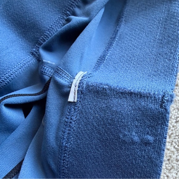 Alo Yoga Airbrush Heart Throb Set Bra and Legging Blue and White size xl - Picture 8 of 11